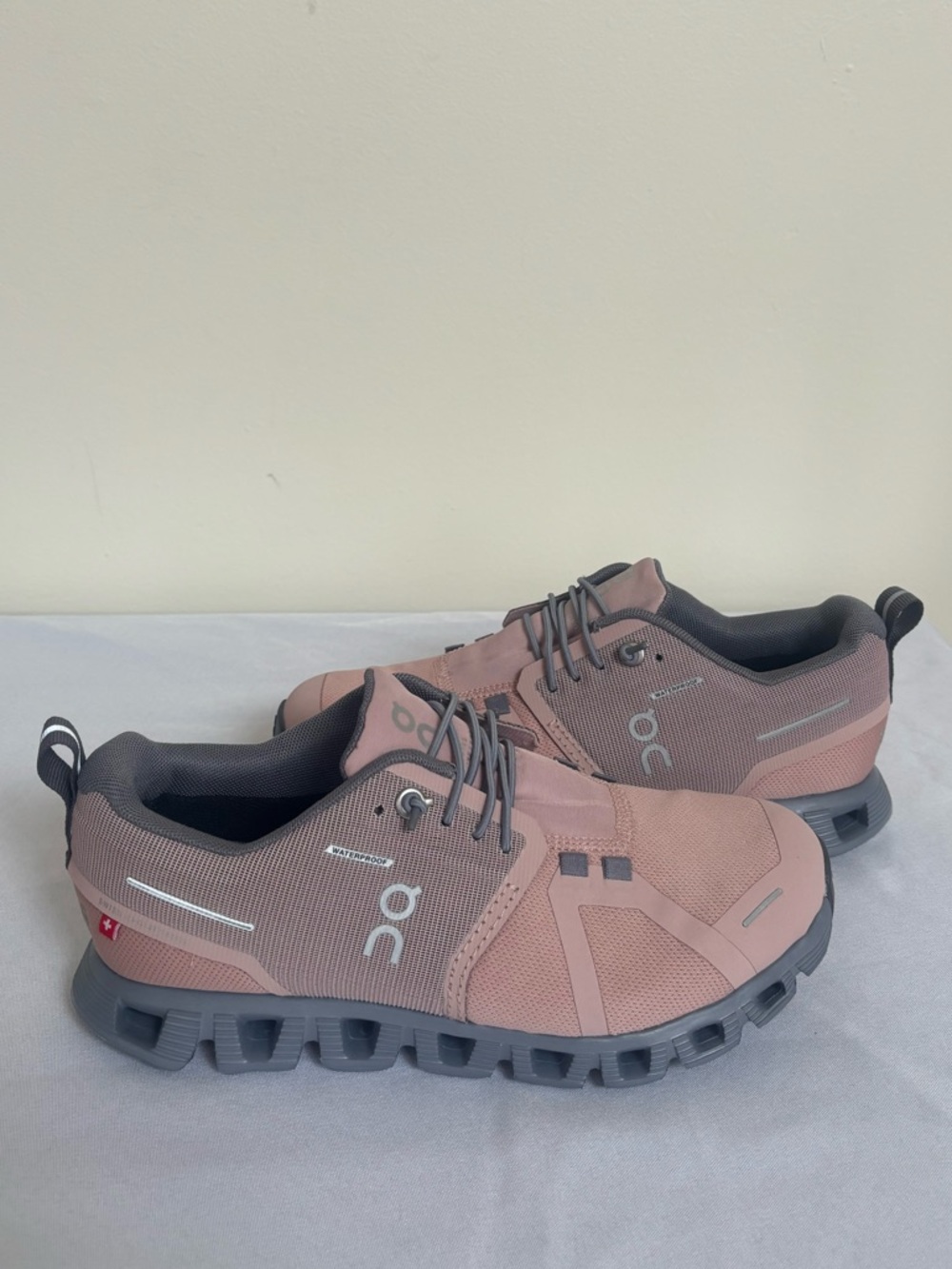 On Cloud 5 Rose Fossell Waterproof Sneakers Size 5.5 Eu36.5 women’s new